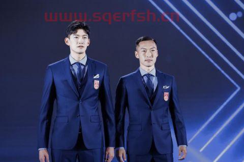 意大利足球队西装暴徒（意大利国足西装）